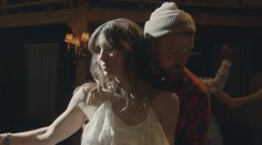 Zamilovanejšiu dvojicu nenájdeme. Justin Timberlake si do klipu pozval krásnu manželku