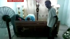 Ekvádorčanka, ktorá sa zobudila na vlastnom pohrebe, v nemocnici zomrela