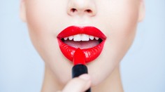 Ako si správne nalíčiť pery