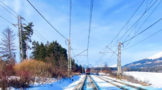 Zamestnanec ŽSR uskočil pred prichádzajúcim vlakom. Na druhej koľaji ho však zrazil rýchlik