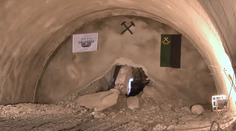 Dvojkilometrový tunel Ovčiarsko prerazila aj druhá rúra. Fico pri tom nemohol chýbať