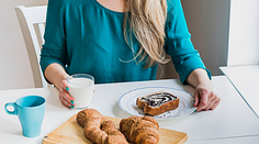 Robíte túto chybu pri raňajkách? Po štyridsiatke to môže viesť k únave aj priberaniu