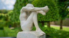 Rodina si roky myslela, že majú doma kópiu vzácnej sochy. Keď zistili, že ide o originál, vydražila sa za obrovskú sumu