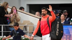 Roland Garros: Djokovič zareagoval na stratu setu a postúpil. Sinner sa do semifinále prebojoval suverénne