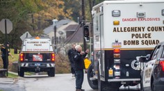 Pri streľbe v Pittsburghu zahynulo 11 ľudí. V USA spustili vlajky na pol žrde