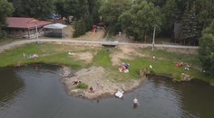 Areál obľúbeného tajchu v Novej Bani zíva prázdnotou. Majitelia prevádzok majú hlavy v smútku