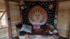 Nečakaný hosť v spálni bohatých: Na koho čakala táto pipka?