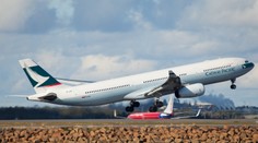 Panika na palube lietadla! Z motorov šľahali iskry a plamene