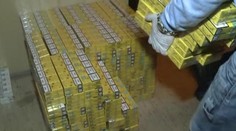 Pašované cigarety vynášali z bytu dôchodcu dve hodiny