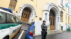 Zamknuté dvere a zákaz vyjsť z budovy. Gymnázium, ktoré navštevuje študent z videa s prezidentom, strážila polícia