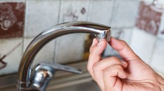 Desaťtisícom domácností sa od októbra dvihli ceny za vodu. Niektoré zaplatia ročne o desiatky eur viac