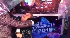 Desivé video: Stačilo málo a Chrissy Teigen by prišla o oko