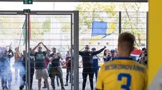 Terasy či obchody sú plné, ak chcete ísť na futbal, čaká vás oveľa zložitejšia procedúra