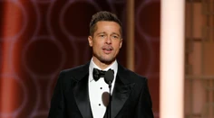 Rozvádzajúci sa Brad Pitt na glóbusoch. Takto dali kolegovia najavo, na koho sú strane
