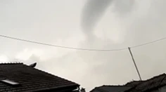VIDEO: Neďaleko slovenských hraníc úradovalo tornádo. Ničilo všetko, čo mu prišlo do cesty