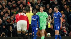 VIDEO: Incident, aký sa len tak nevidí. Hráč Evertonu nedohral po konflikte so spoluhráčom