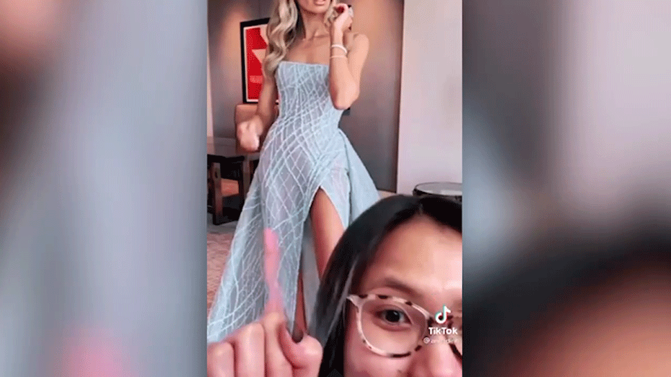 Z internetu si objednala prekrásne večerné šaty. Keď zistila, čo jej prišlo, neudržala smiech