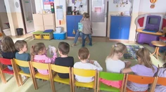 Povinná škôlka pre trojročných môže pomôcť deťom z vylúčených komunít. Nápad má však aj odporcov