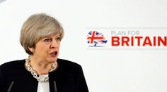 Mayová aj Corbyn už odhlasovali, voliči myslia viac na bezpečnosť než na EÚ