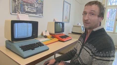 Výstava, ktorá ponúka pohľad do čias socializmu. Zberateľ Peter má jedinečnú zbierku kultových počítačov