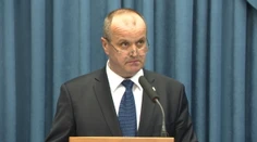 Do Gajdoša sa pre rozdávanie hodností pustila opozícia. Sulík hovorí o "gumách" v armáde