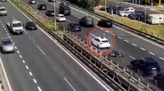 Bizarná nehoda na D1: Motorkár vyletel na strechu auta, vodič si ho nevšimol a išiel ďalej