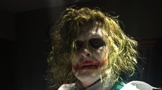 FOTO: Pravý Halloweensky pôrod. Je to chlapec, oznámil Doktor Joker