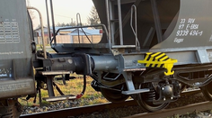 Mladík vyliezol v Galante na vlak. Po zásahu silou 25-tisíc voltov zomieral pred očami priateľky