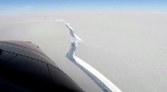 VIDEO: Od Antarktídy sa odtrhla obrovská ľadová kryha. Je väčšia ako New York