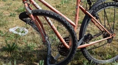 Opitá záchranárka zrazila cyklistu a ušla. Prišla o prácu