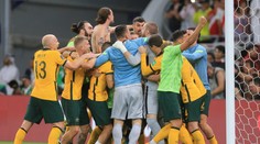 VIDEO: Stal sa hrdinom. Austrália sa prebojovala na MS do Kataru vďaka náhradnému brankárovi