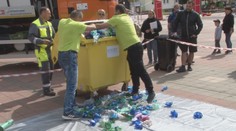 Koľko stlačených fliaš sa zmestí do kontajnera? Svidníčania prekonali rekord