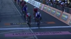 VIDEO: Skvelý Sagan opäť bojoval o víťazstvo, na páske ho zdolal Gaviria