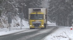 Česko ochromil sneh. Cesty boli neprejazdné a tisíce ľudí zostali bez elektriny