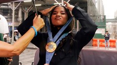 Pôvodne ju vyhrala Rumunka, potom ju dali Američanke. Tá teraz musí medailu vrátiť