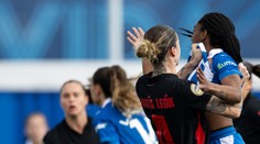 VIDEO: Škandál v španielskom futbale. Hráčka Barcelony mala rukou siahnuť do intímnych partií svojej súperky