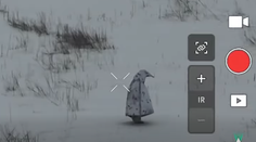 VIDEO: Ruský vojak chcel napadnúť Ukrajincov zo zálohy, dron si ho našiel aj napriek kamufláži pripomínajúcej tučniaka