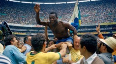 Kráľ Pelé bude mať na Slovensku sochu. Prídu ju pokrstiť legendy svetového futbalu