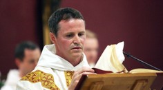 Futbal ho nenapĺňal, a tak sa obrátil na vieru. Bývalý hráč Manchestru United sa stal kňazom