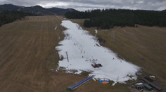 Zima na Slovensku vo veľkom trucuje. Väčšina lyžiarskych stredísk sa ešte len chystá na otvorenie sezóny