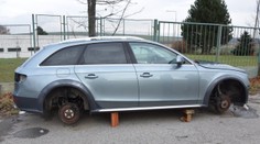 Popradčan našiel svoje zaparkované auto rozobraté: Toto mu z neho ostalo