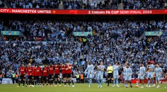 Druholigista trápil diablov, zmazal trojgólové manko. FA Cup však bude mať manchesterské finále