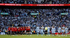 Druholigista trápil diablov, zmazal trojgólové manko. FA Cup však bude mať manchesterské finále
