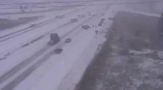 Plechy áut ako z papiera: Jedna z najrozsiahlejších reťazových nehôd