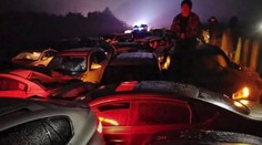 Počas cestovnej horúčky sa v strednej Číne zrazilo 23 áut, hlásia najmenej 5 obetí