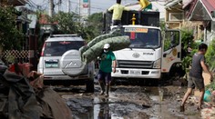 Tohtoročný najsilnejší tajfún zničil desaťtisíce domov a zanechal najmenej 16 obetí