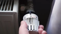 Vláda chce šetriť energiami aj na strane štátu. Schválila zásadné opatrenia