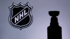 Pred začiatkom sezóny NHL má istotu štartu kvarteto Slovákov. Ďalší štyria bojujú o prvý tím