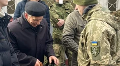 Tento 80-ročný muž sa prihlásil k armáde, je pripravený bojovať za Ukrajinu