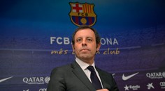 Bývalého prezidenta Barcelony Sandra Rosella priviedli v putách na súd